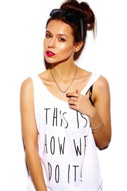 Yaz parlak renkli hipster kumaş kırmızı dudaklar ile yüksek moda look.glamor şık güzel genç kadın modeli