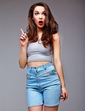 Yaz parlak kot hipster bez yüksek moda look.glamor şık seksi sürpriz güzel genç kadın modeli