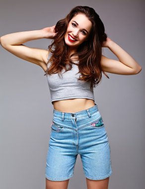 Yaz parlak kot hipster bez yüksek moda look.glamor şık seksi sürpriz güzel genç kadın modeli