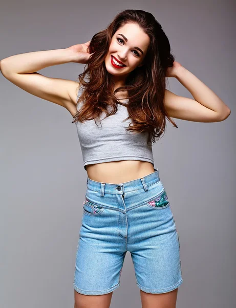 Yaz parlak kot hipster bez yüksek moda look.glamor şık seksi sürpriz güzel genç kadın modeli