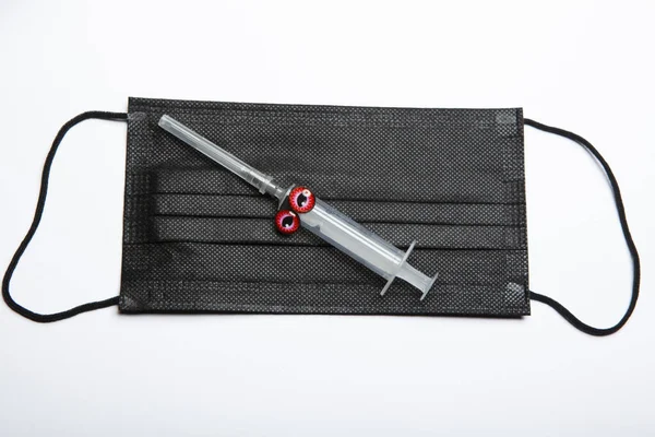 Maske şırıngasının beyaz arkaplan görüntüsü 