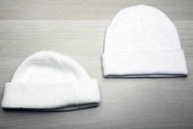 Şapka ahşap masa arkaplanı görüntüsü 