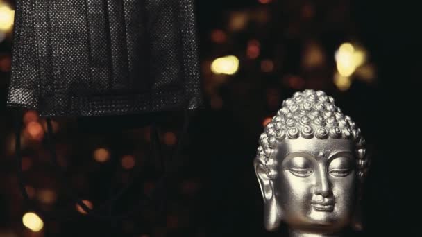 Aufnahmen Der Buddha Maske Dunkler Hintergrund — Stockvideo