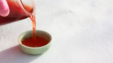 Çay fincanı kar arkaplanının görüntüleri 