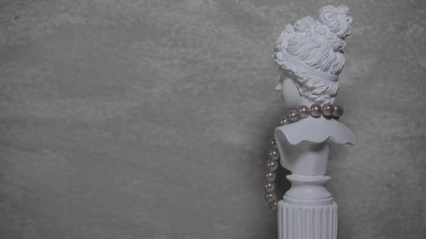 Footage Statue Bracelet Sharp Wall Background — Stock Video