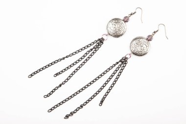 Küpelerin beyaz arkaplan resmi 