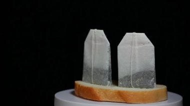 Ekmek çayın karanlık arka plan görüntüleri