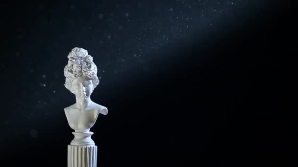彫刻の塵の暗い背景の映像 — ストック動画