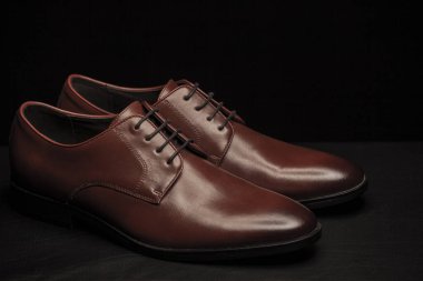 Ayakkabı resmi koyu arkaplan