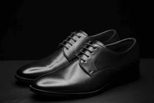 Imagem Sapatos Fundo Escuro — Fotografia de Stock