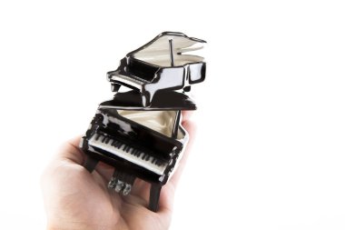 Piyano el beyaz arkaplan resmi 