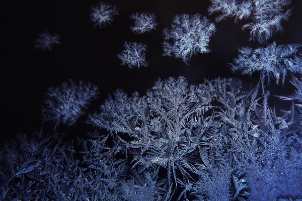 Wintermuster auf Glas — Stockfoto