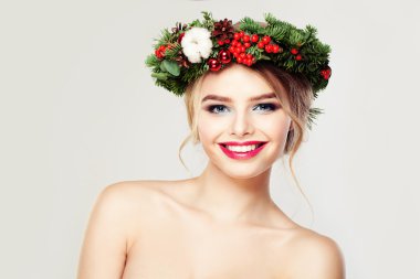 Güzel Model. Sevimli gülümseme ve sağlıklı cilt