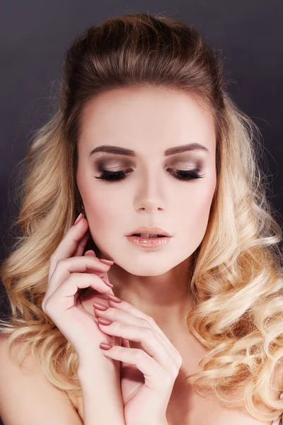 Beauty porträtt av Pretty Woman modell — Stockfoto