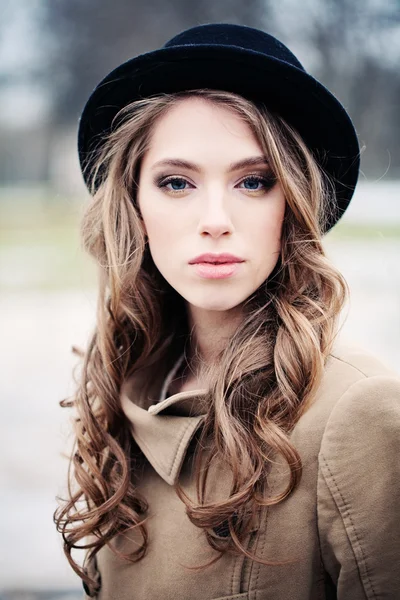 Beautiful Young Woman in Black Hat Outdoors — Stock Photo, Image