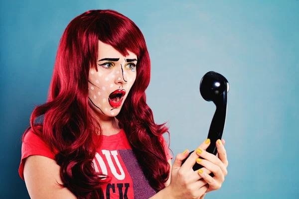Femme surprise avec maquillage professionnel BD Pop Art et rétro — Photo
