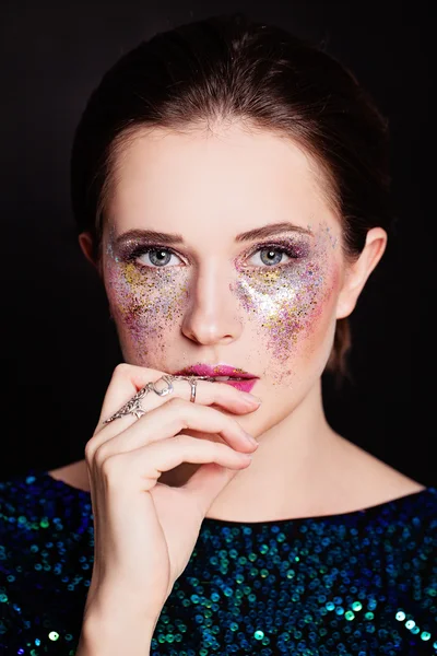 Piękna dziewczyna z makijażu artystycznego — Zdjęcie stockowe
