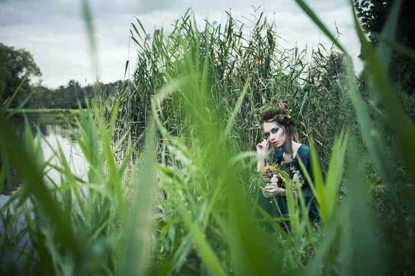 Bella Donna All Aperto Personaggio Halloween Anima Della Foresta — Foto Stock