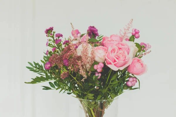 Ramo Flores Rosa Sobre Fondo Blanco — Foto de Stock