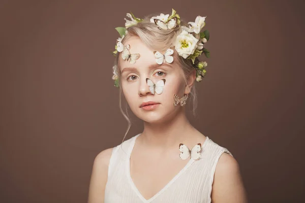 머리에 아름다운 메이크업 미녀의 — 스톡 사진