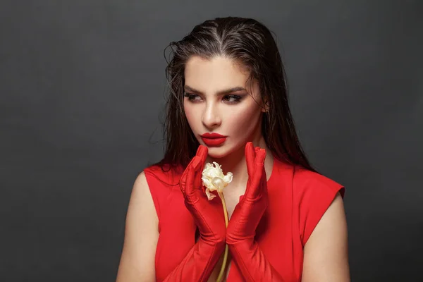 Dia Dos Namorados Uma Mulher Amorosa Modelo Feminino Bonito Vestido — Fotografia de Stock