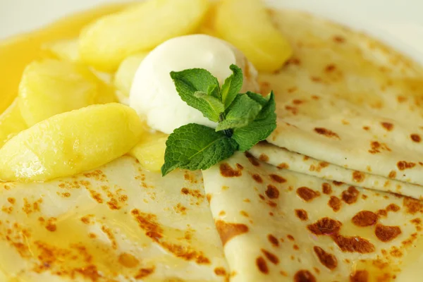 Pannkaka med glass och päron — Stockfoto