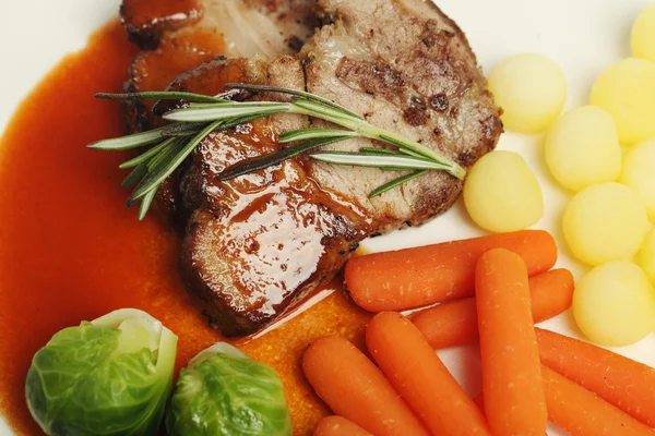 Steak meat with rosemary and vegetables — Stock Photo, Image