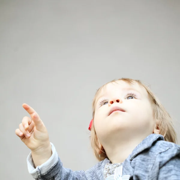 Bambino carino che punta — Foto Stock