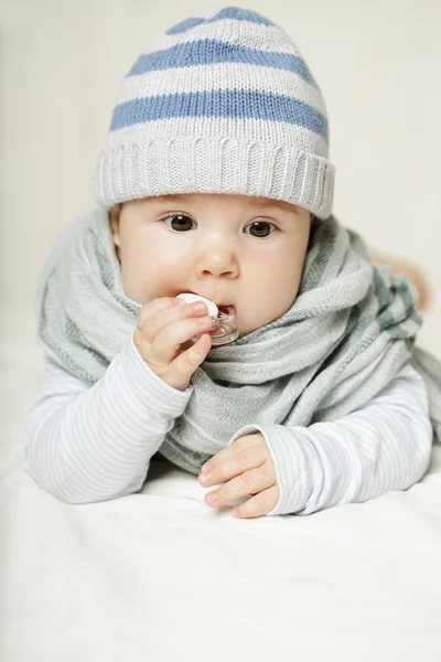 Cute baby thinks — Stock Photo, Image