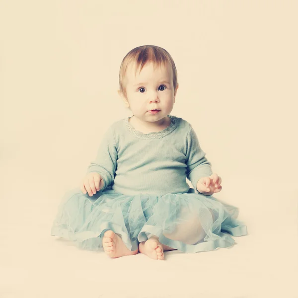 Kis baba lány, évjárat, szép kártya — Stock Fotó