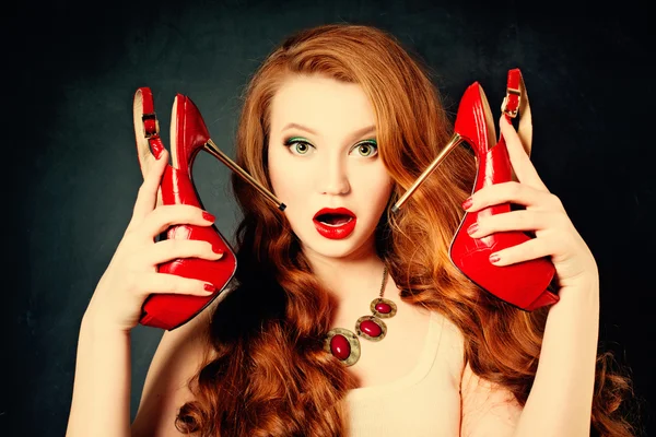 Surprised Fashion Woman with red shoes. Beautiful Girl opening M — Stock Photo, Image