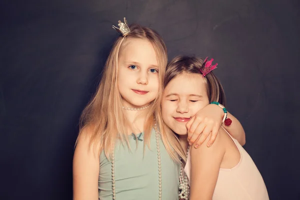 Love - Young Sisters, portrait of Teen Girls — Stock Photo, Image