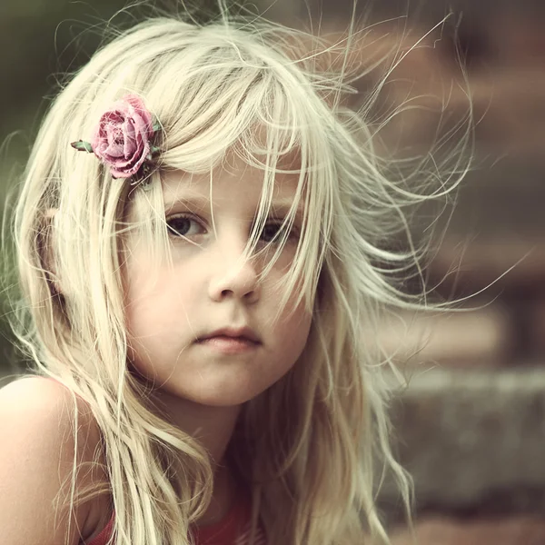 작은 소녀 야외, 초상화 — 스톡 사진