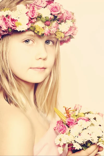 Jovem moda modelo menina primavera conceito — Fotografia de Stock