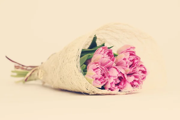 Рожеві квіти тюльпанів весняний фон — стокове фото