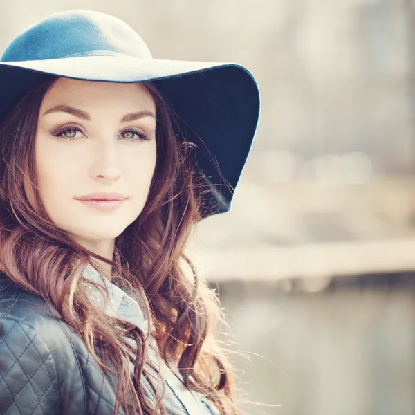 Beautiful Lady on Summer Nature Background — Stock Photo, Image