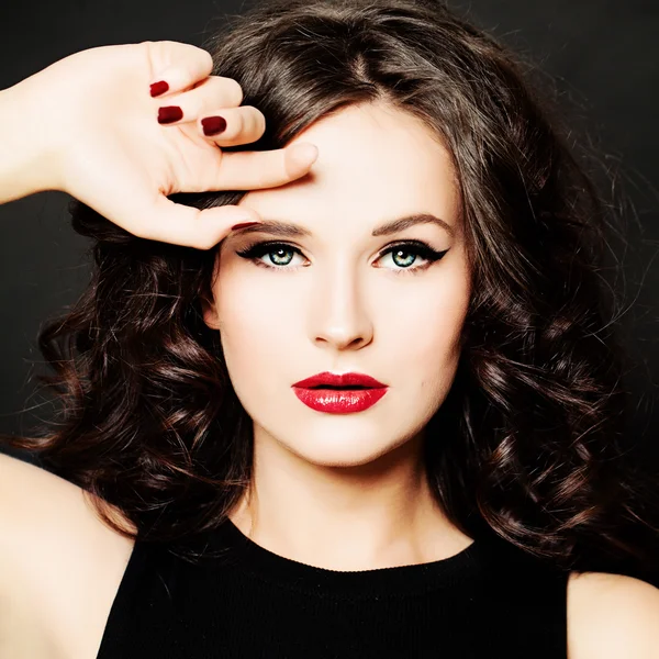 Beautiful Girl Fashion Model. Woman with Make up and Hairstyle — Stock Fotó