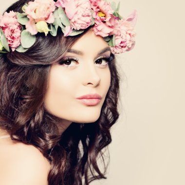 Beautiful Girl. Fashion Makeup and Hairstyle. Curly Hair, Sexy P