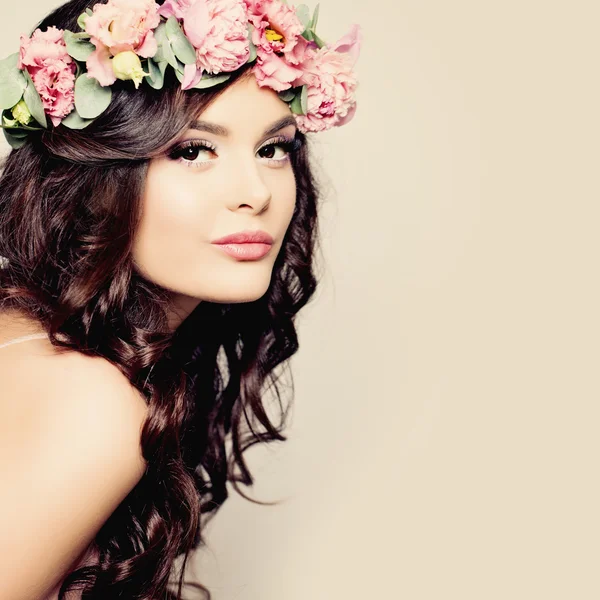 Beautiful Young Woman with Summer Pink Flowers. Long Permed Curl — Stock Photo, Image