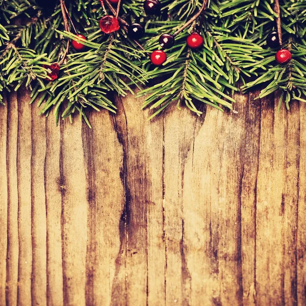 Fondo para la tarjeta de Navidad. Frontera perenne de Navidad en madera B — Foto de Stock