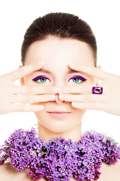 Mode vrouw. Heldere kleurrijke make-up en bloemen. Schoonheid Portra — Stockfoto