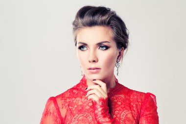 Güzel kadın. Sevimli yüzü