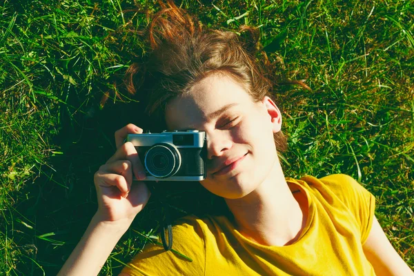 Girl  with film camera — Stock Photo, Image