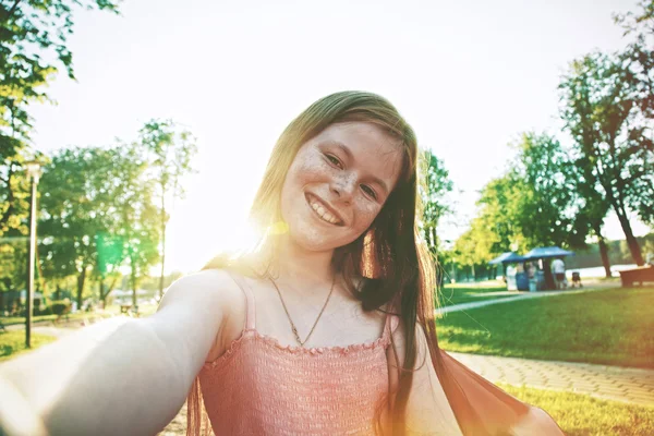 Chica bastante joven — Foto de Stock