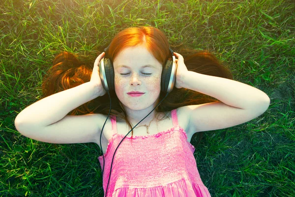 Redhead girl with headphones — Stock Photo, Image