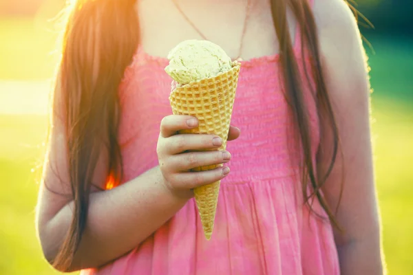 Girl eating ice cream — Stock Photo, Image