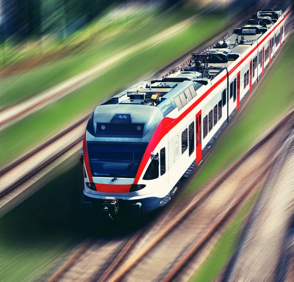 Comboio de alta velocidade em movimento desfocado — Fotografia de Stock