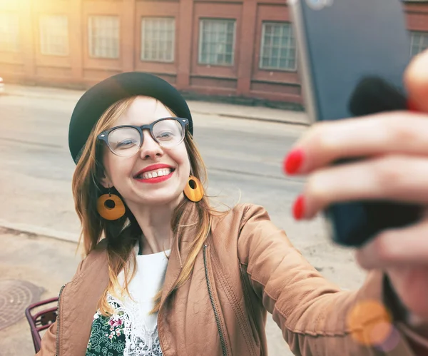 City lifestyle stylish hipster girl using a smartphone taking ph — Stock Photo, Image