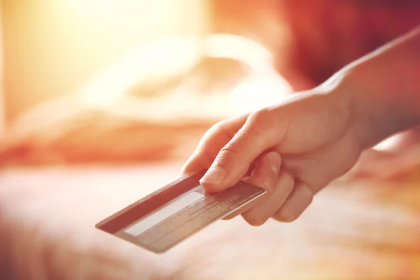 Hand holding credit card — Stock Photo, Image