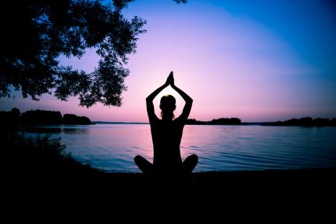 pratik yoga kadın silüeti